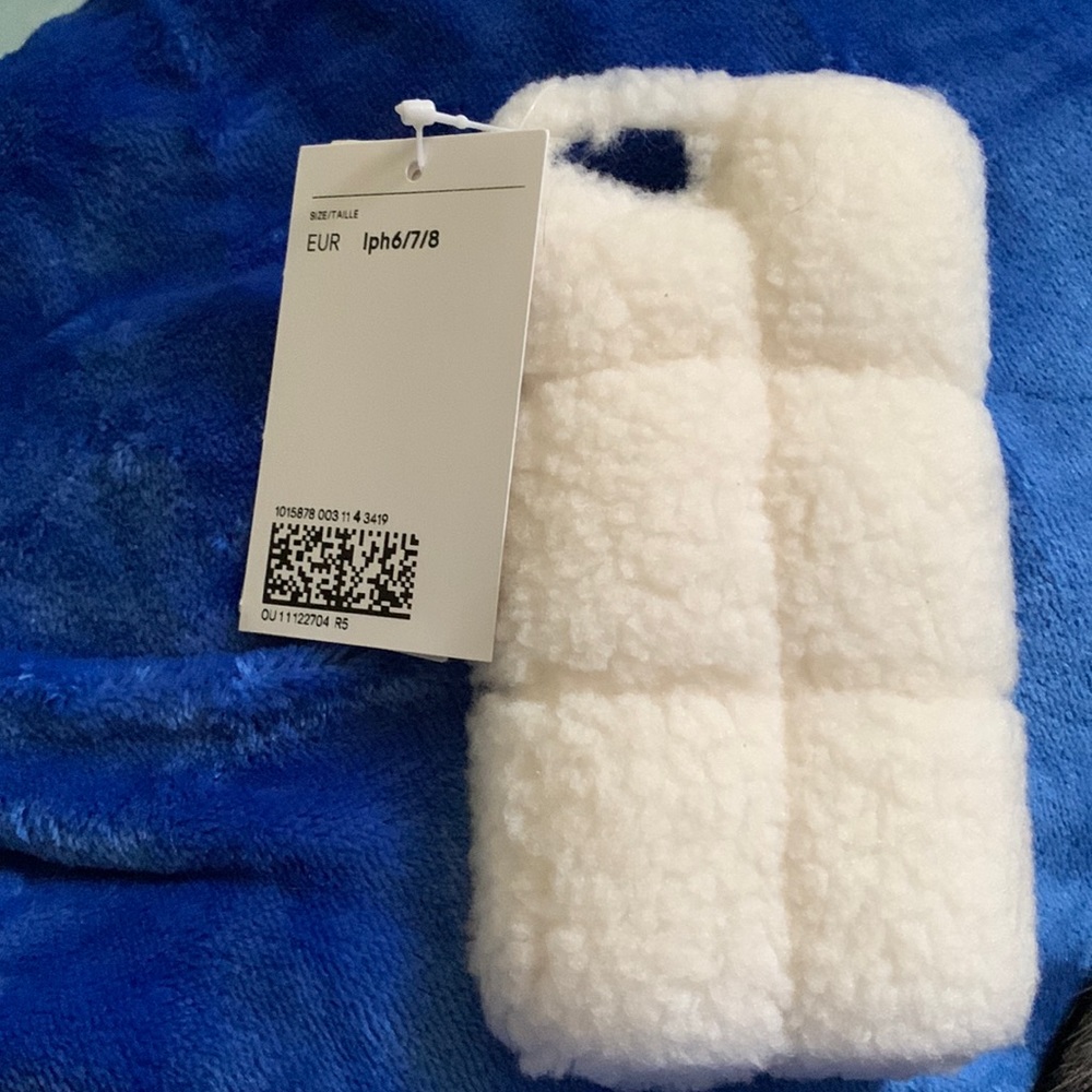 iPhone 6,7,8 fuzzy phone case from H&M